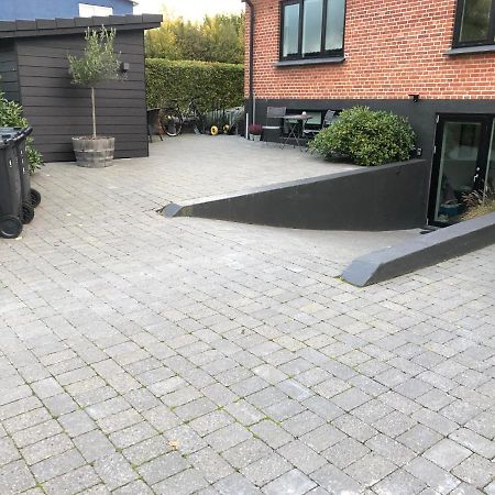 Nyistandsat Hojloftet Kaelderlejlighed Pa 70 M2 I Viborg Centrum, Med Plads Til 4 Personer ภายนอก รูปภาพ