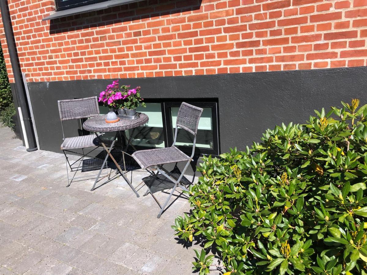 Nyistandsat Hojloftet Kaelderlejlighed Pa 70 M2 I Viborg Centrum, Med Plads Til 4 Personer ภายนอก รูปภาพ